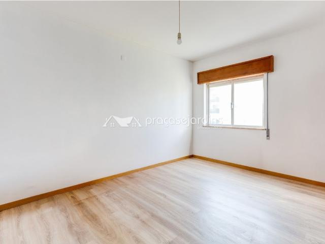 Apartamento T4 com terraço