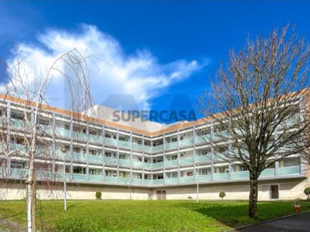 Apartamento T4 com Terraço e Box Fechada para 2 carros, Cidade da Maia