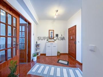 Apartamento T4 com terraço e garagem em Cardal, Vila Nova da Barquinha
