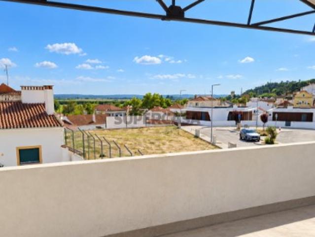Apartamento T4 com Terraço e Vista Deslumbrante sobre a Lezíria Ribatejana em Coruche