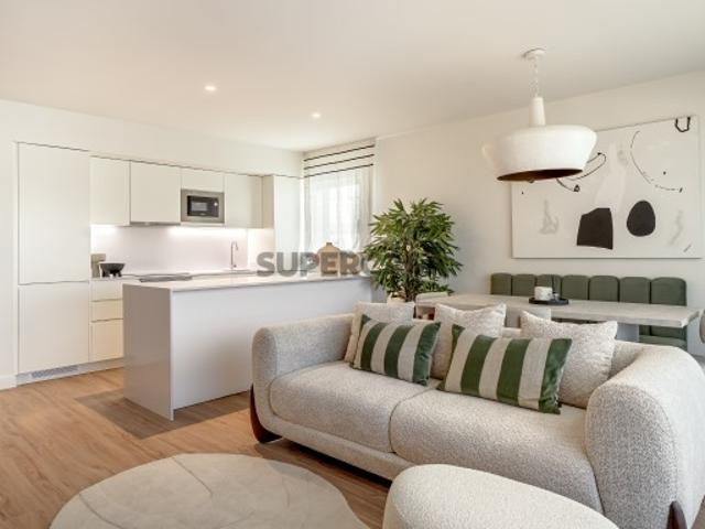 Apartamento T4 com terraço, em Telheiras, Lisboa
