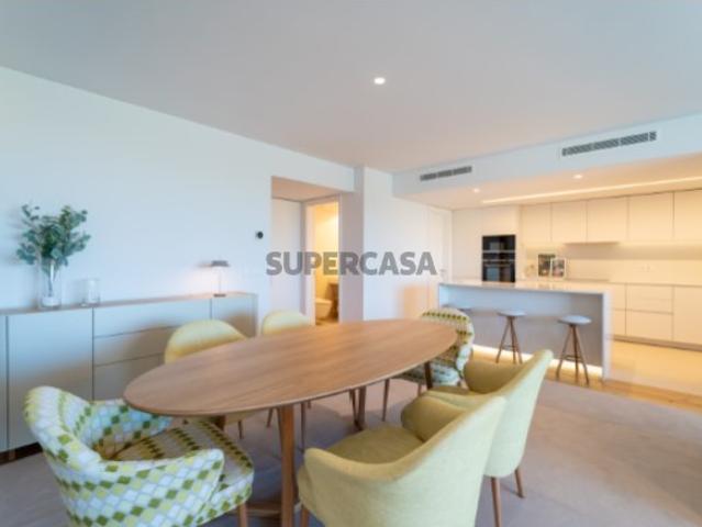 Apartamento T4 com terraço em Vila Nova de Gaia