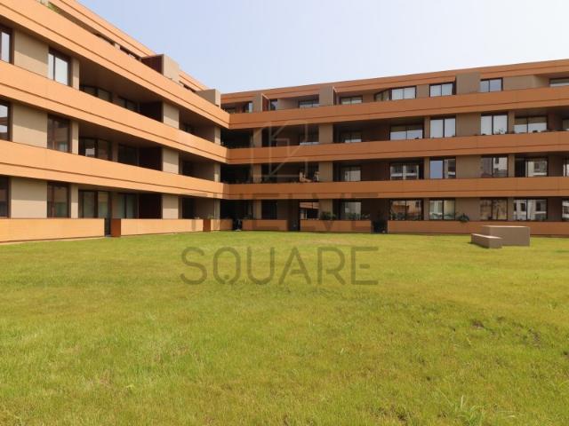 Apartamento T4 com Terraço em Leiria, Condomínio fechado logradouro comum 2033m2 e e piscina coberta