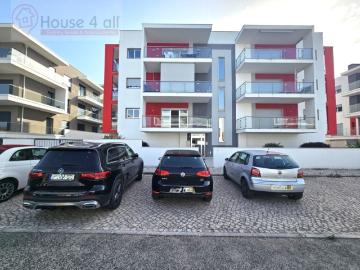 Apartamento T4 com terraço Encosta do Sol