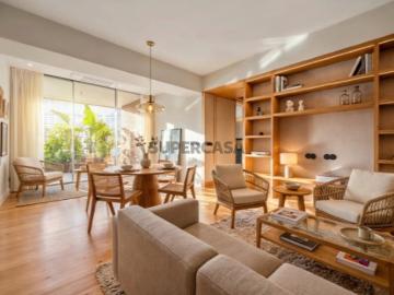 Apartamento T4 com terraço privativo nas Avenidas novas, Lisboa