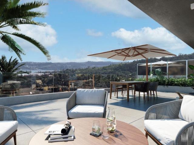 Apartamento T4 com terraços e estacionamento em Campolide, L. 0m² Campolide