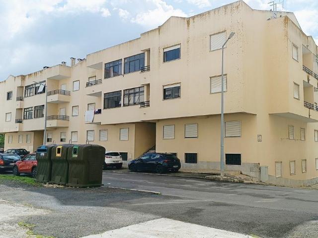 Apartamento T4 com uma área total de 194 m², situado em zona. 155m² Abrã