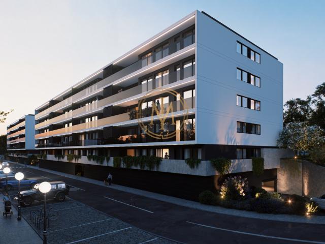 Apartamento T4 com varanda e garagem em Gondomar