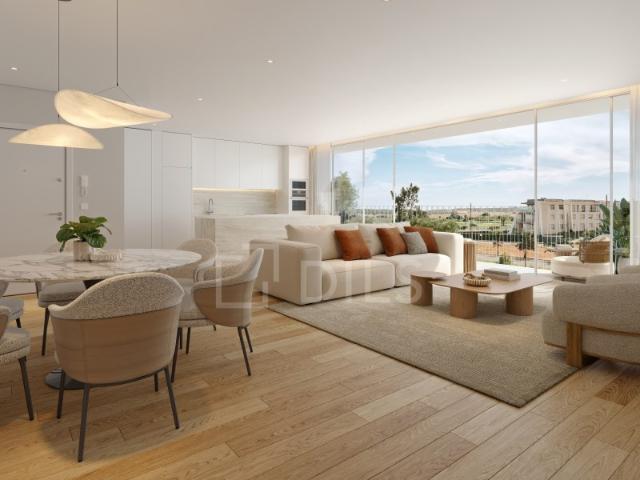 Apartamento T4 com varanda e lugar de garagem, inserido em novo condomínio privado em Vilamoura