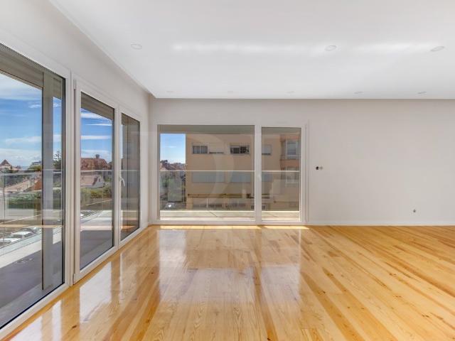 Apartamento T4 com Varanda junto à praia com vista Mar 139m² Cascais e Estoril