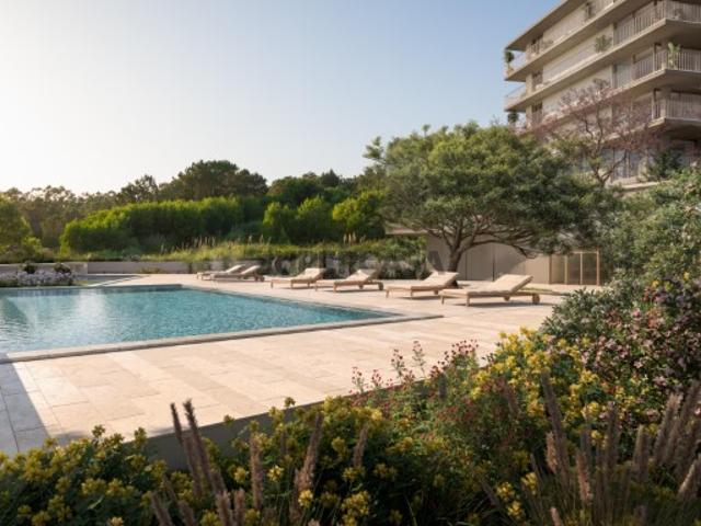 Apartamento T4 com varanda no Belas Clube de Campo