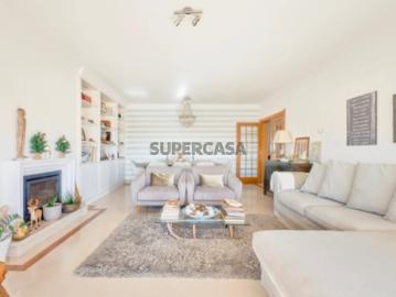 Apartamento T4 com Varanda Parque dos Poetas Oeiras