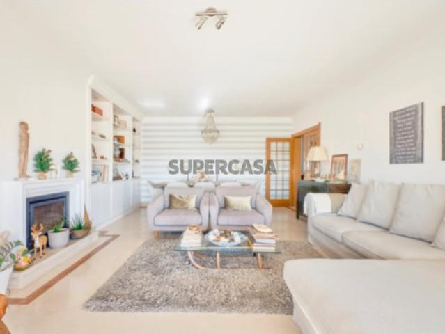Apartamento T4 com Varanda Parque dos Poetas Oeiras