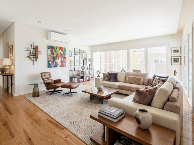 Apartamento T4 com Varandas e 3 Vagas de Garagem 139m² Cascais e Estoril