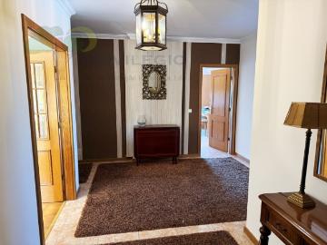 Apartamento T4 com varandas e Box no Bombarral