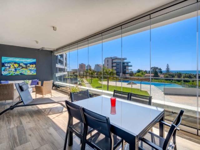 Apartamento T4 com Vista Mar para Venda em Portimão