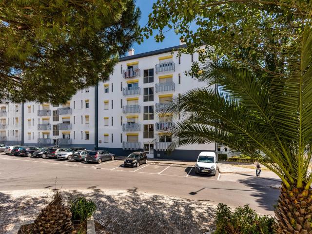 Apartamento T4 convertido em T3 | Mira Sintra
