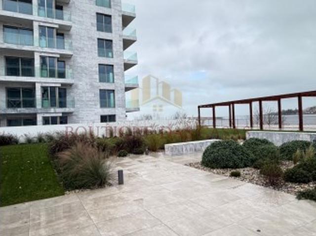 Apartamento T4 condomínio com piscina á beira mar Madalena