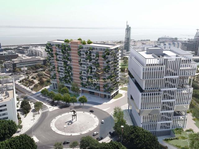 Apartamento T4 de canto em Lisboa