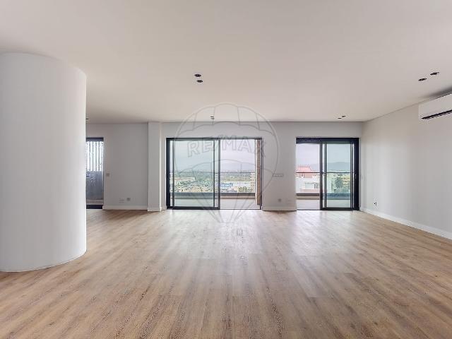 Apartamento T4 de luxo à venda em Faro Sé e São Pedro, Faro RE/MAX Portugal