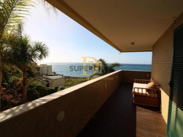 Apartamento T4 de Luxo com Vista Mar na Estrada Monumental