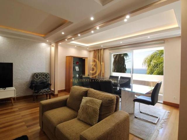 Apartamento T4 de Luxo com Vista Mar na Estrada Monumental