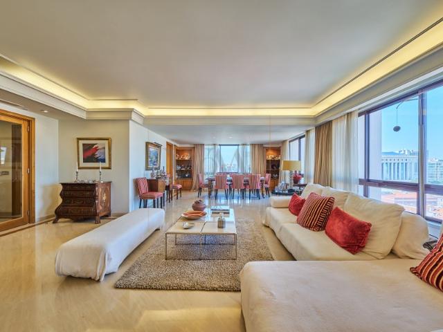 Apartamento T4 de Prestígio no Edifício Valmor Equipado, Mobilado e Pronto a Viver com Elegância