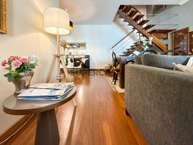 Apartamento T4 Duplex c/ Varandas, Arrecadação e Parqueamento no Entroncamento