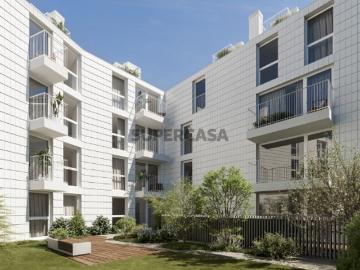 Apartamento T4 Duplex com área exteriores e estacionamento, localizado em Alcântara, Lisboa
