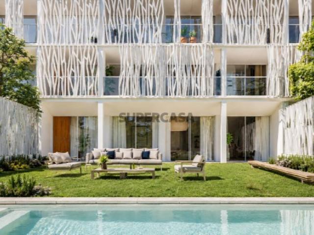 Apartamento T4 Duplex com Jardim e Piscina Privada para Venda em Algés, Oeiras, Lisboa