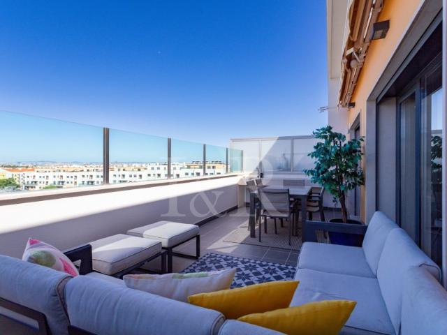 Apartamento T4 duplex com terraço e vista rio no Montijo