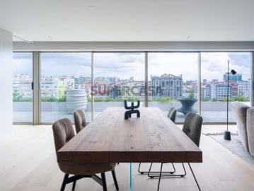 Apartamento T4 duplex com terraço e piscina em Lisboa