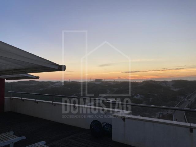 Apartamento T4 Duplex com terraços e vistas Mar, situado na praia da Costa Nova