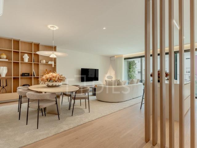 Apartamento T4 duplex com varandas em novo empreendimento em Caxias