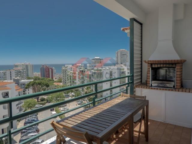 Apartamento T4 dúplex com vista mar, piscina e garagem, pert. 171m² Quarteira