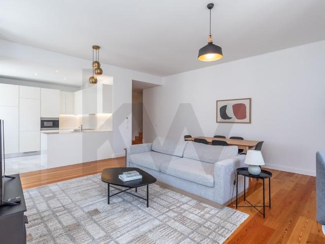 T4 Duplex Premium com Varandas, Garagem e Vistas sobre Lisboa — Santa Marta Santo António