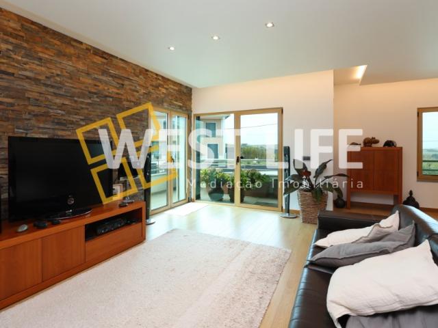 Apartamento T4 Duplex A 2 km da praia Torres Vedras