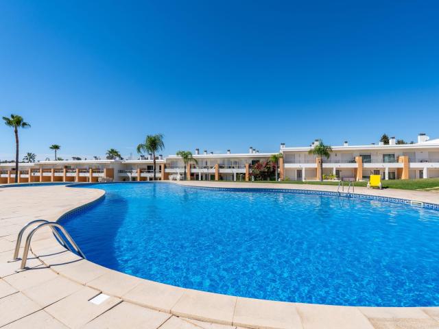 Apartamento Duplex em condomínio privado com piscina, e grande zona verde
