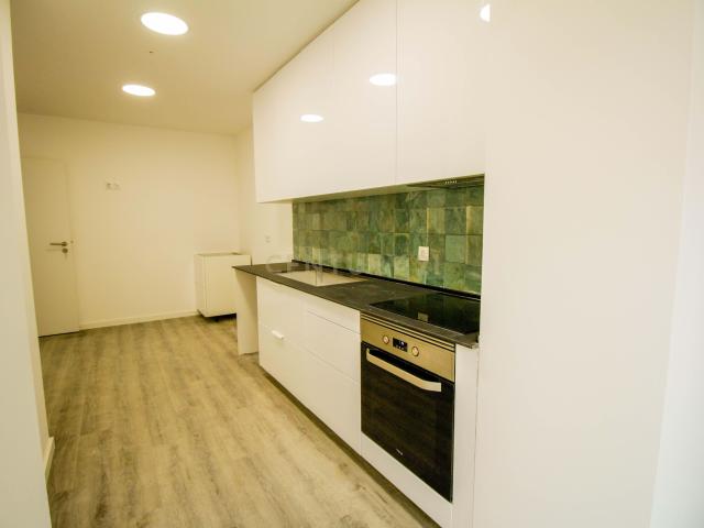 Apartamento T4 Duplex em Queluz, perto do Palácio Nacional, totalmente remodelado e equipado em fase de acabamento