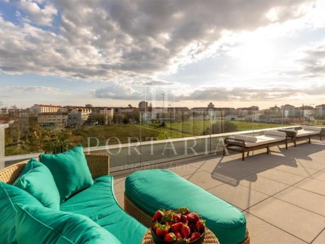 Apartamento T4 Duplex novo pronto a habitar em Aveiro