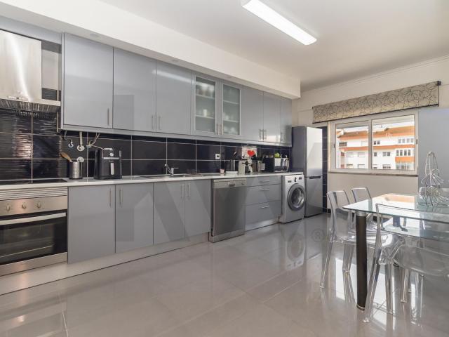 Apartamento T4 Duplex na Amora