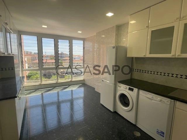 Apartamento T4 Duplex para alugar em Coimbra