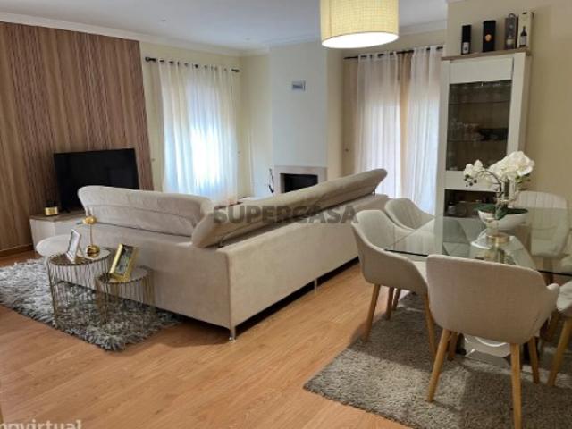 Apartamento T4 em Valadares