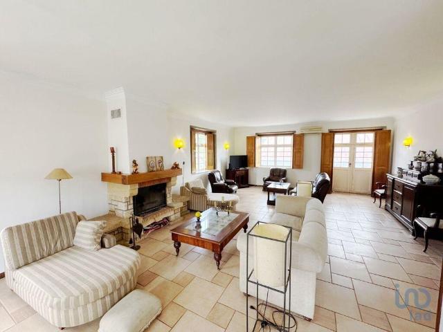 Apartamento T4 em Vila e Roussas de 262,00 m²