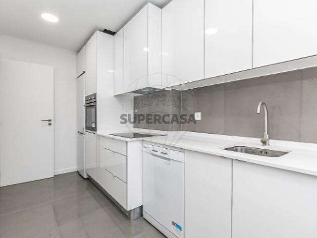 Apartamento T4 em Águas Livres