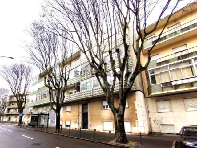 Apartamento T4 em Águas Livres