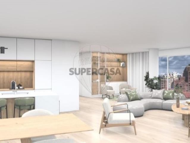 Apartamento T4 em Almeirim