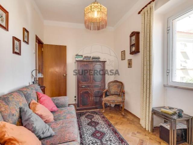 Apartamento T4 em Alcântara