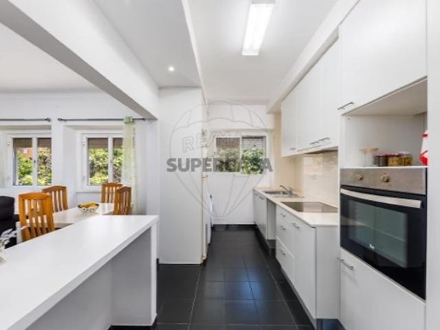 Apartamento T4 em Alvalade