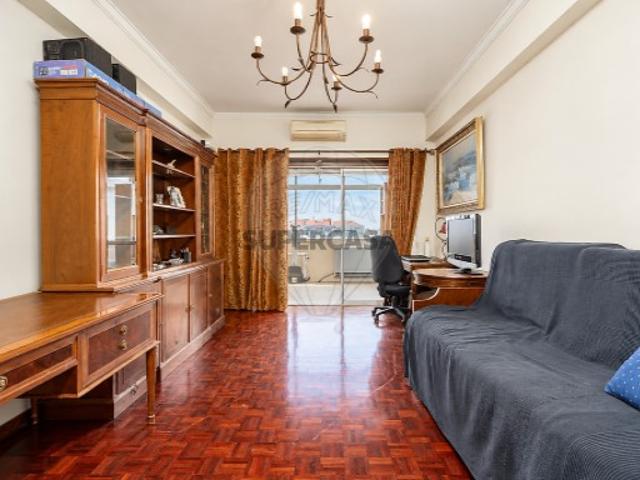 Apartamento T4 em Alvalade